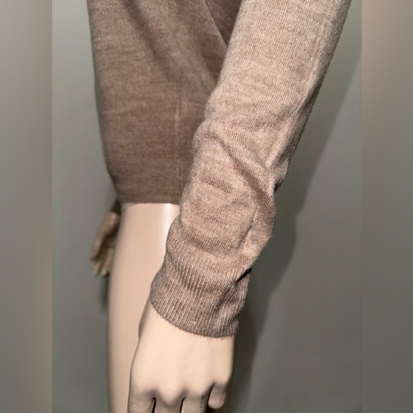 Atmosphere Acrylic V-neck Knit 4 - Picture 6 of 10